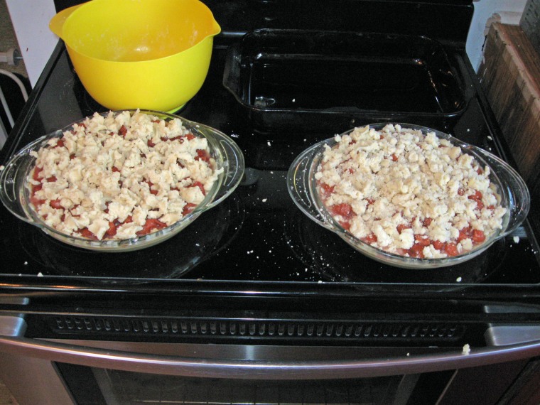Then, sprinkle crumble crust over the berries, covering thoroughly.